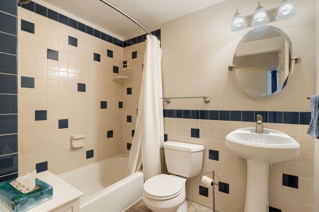 Building Photo - Gorgeous 4BD/4BA Home in Governors Ranch (Littleton, CO)- Available NOW!