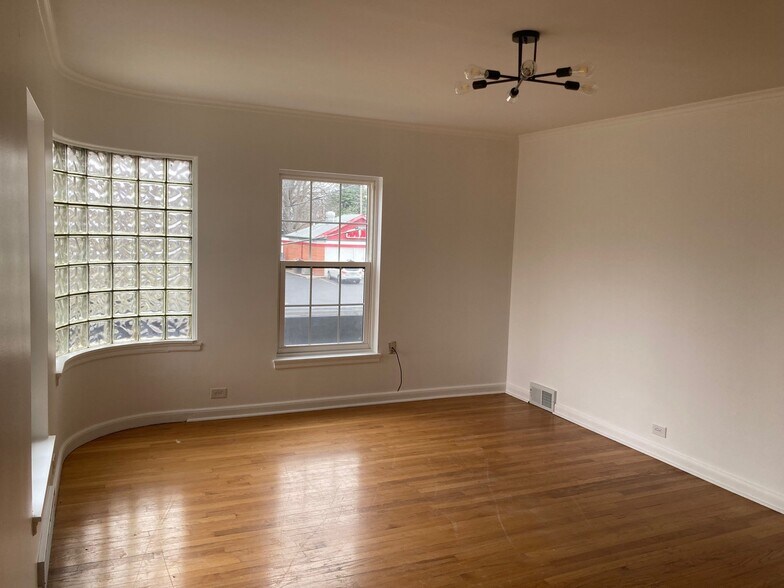 Building Photo - 936 42nd St