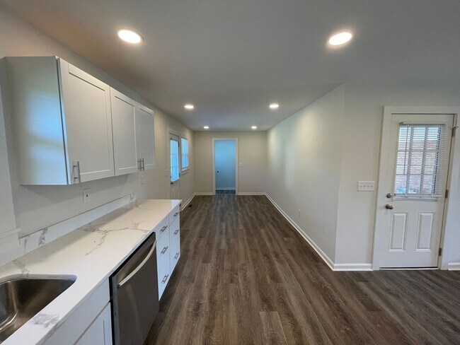Building Photo - Completely remodeled 3/2 House- $2,150