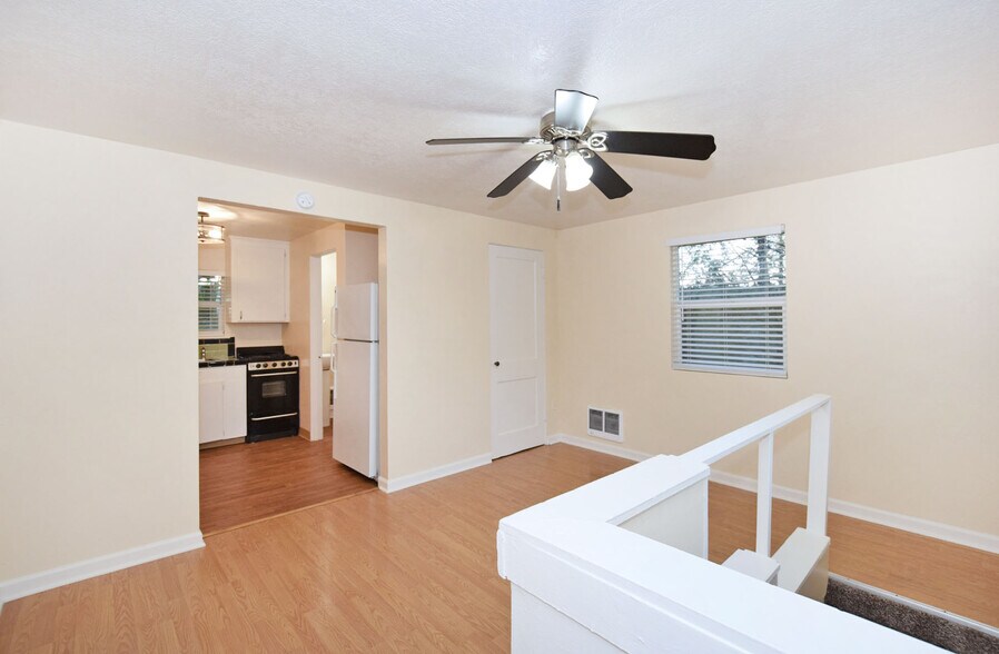 Building Photo - 11240 SW Barbur Blvd