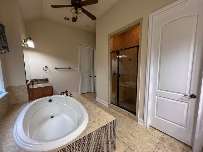 Building Photo - The Ridge at Alta Vista