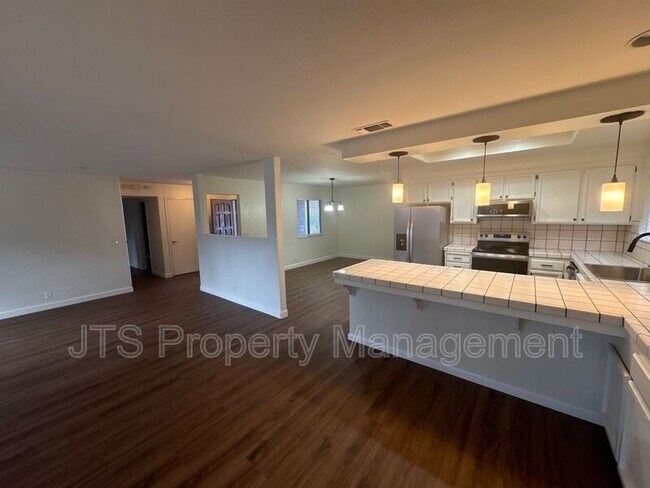 Building Photo - 5140 Linda Lou Dr