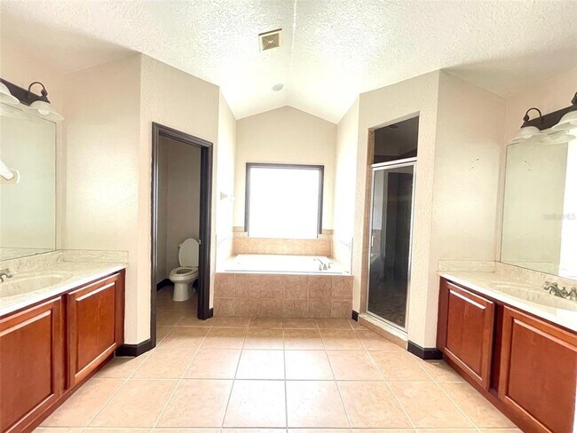 Building Photo - 1023 Whirlaway Dr