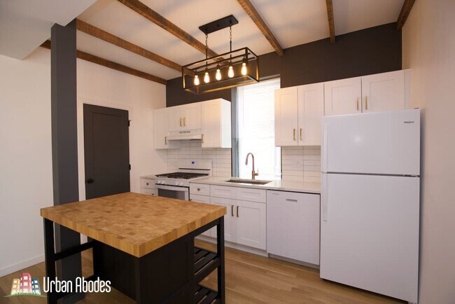 Building Photo - 908 N California Ave