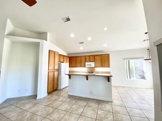 Building Photo - 45385 Big Canyon St