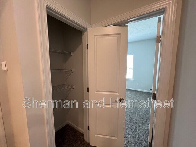 Building Photo - 2026 Lotus Dr