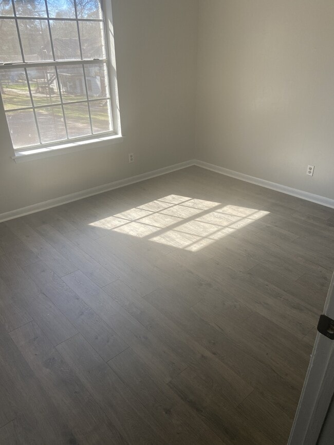 Building Photo - 801 Forest Hollow