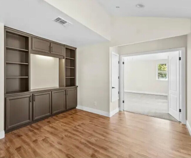 Building Photo - Single Family Home