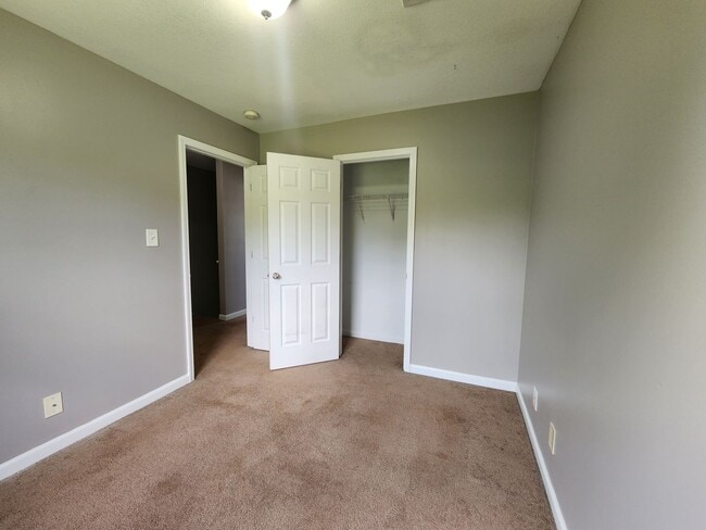 Building Photo - 112 N Cavalcade Cir