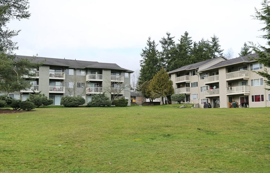 Building Photo - Bluffs at Evergreen