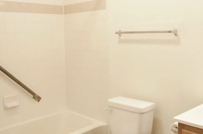 Building Photo - 839 S Clinton St