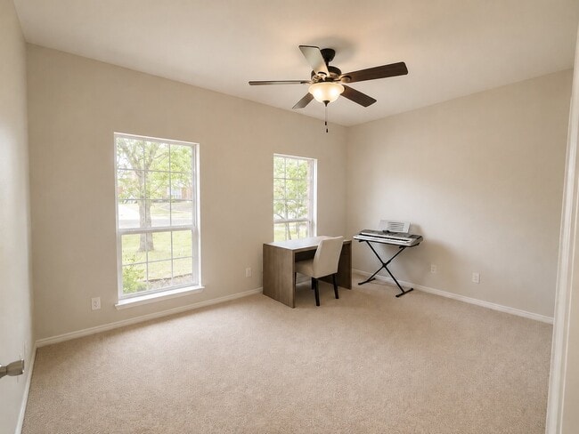 Building Photo - 1622 Lake Travis Dr