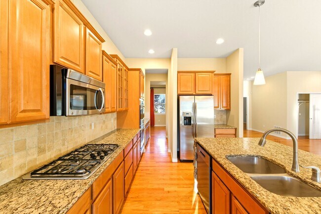 Building Photo - Beacon Point 5 Bedroom Ranch, 3-Car Garage...