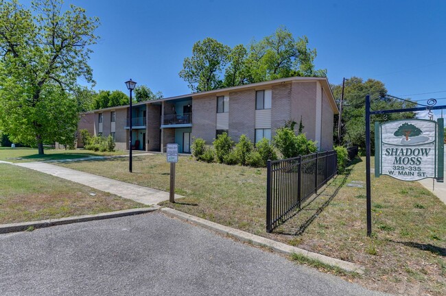 Building Photo - Walkable Downtown Lexington Living in Shadow Moss | Ground-Floor 2BR Retreat - Water sewer & tras...