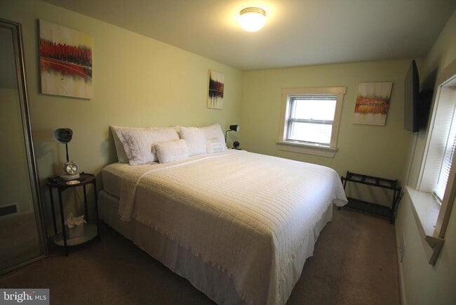 Building Photo - 48 Poor Farm Rd