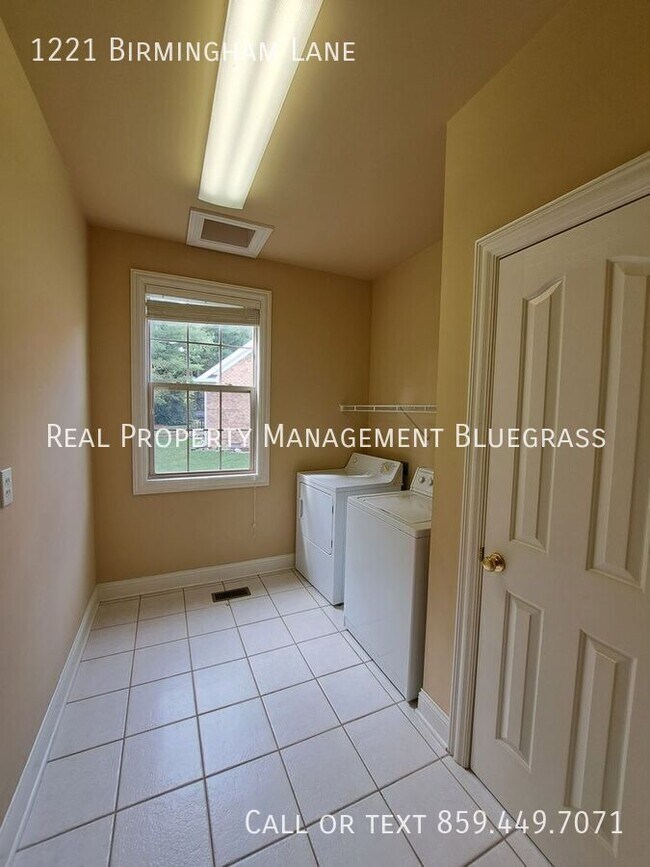 Building Photo - 1221 Birmingham Ln