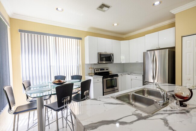 Building Photo - 4462 Lake Tahoe Cir
