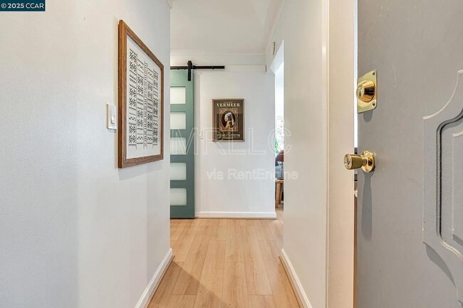 Building Photo - 233 Orange St