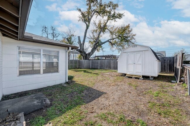 Building Photo - 1823 Angeline St