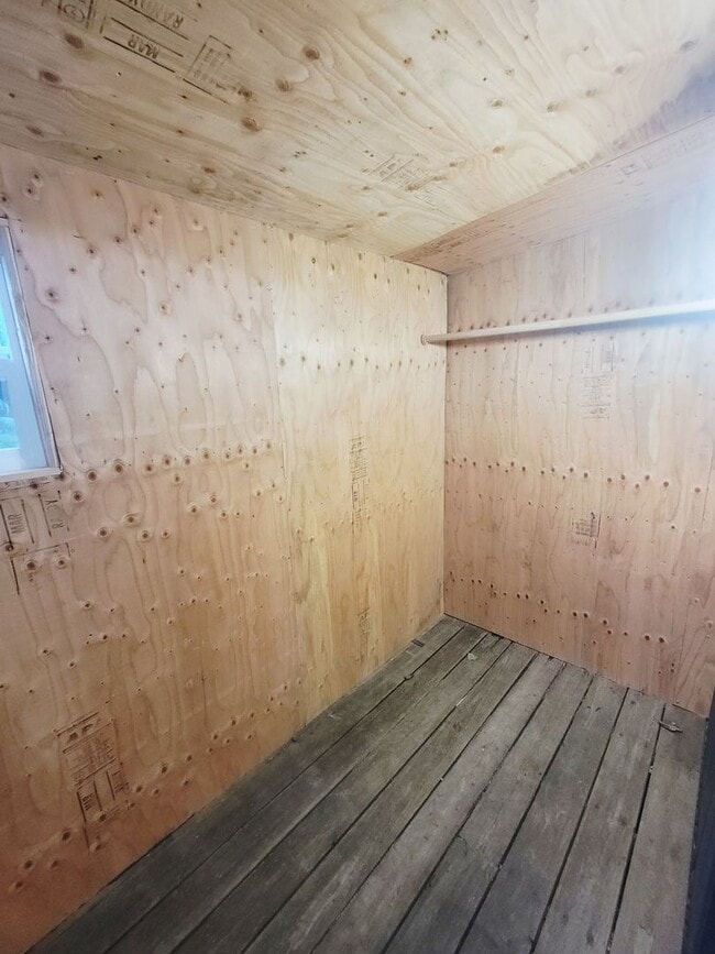 Building Photo - Spacious 3-Bedroom Home with Fenced Yard &...