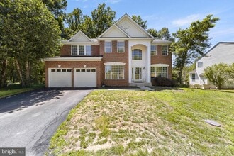 Building Photo - 9201 Golf Ct