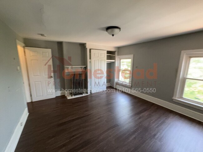 Building Photo - 504 W Airy St