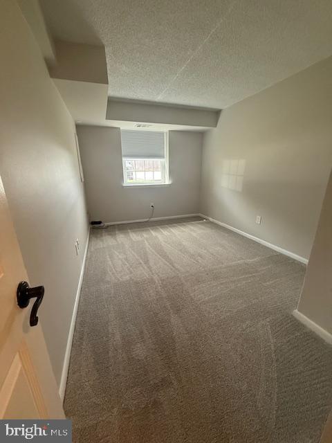 Building Photo - 3303 Valley Dr