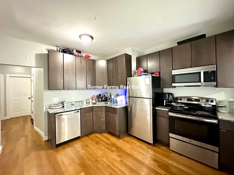 Building Photo - 94 E Cottage St