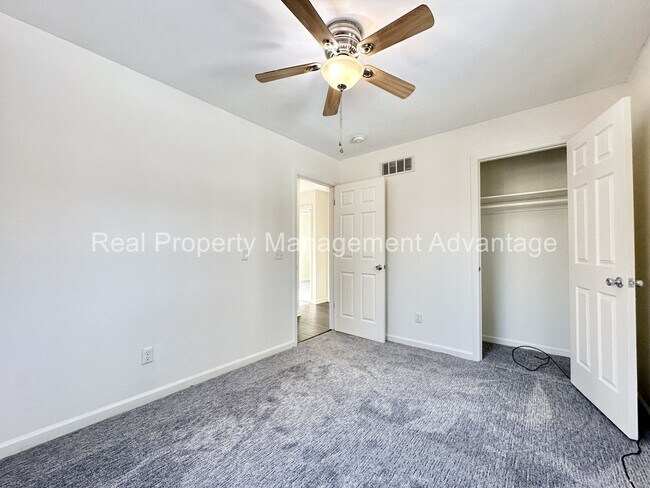 Building Photo - Charming 4-Bedroom Home with Spacious Backyard in Oak Park