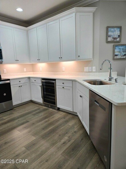 Building Photo - 8645 Weekend Dr