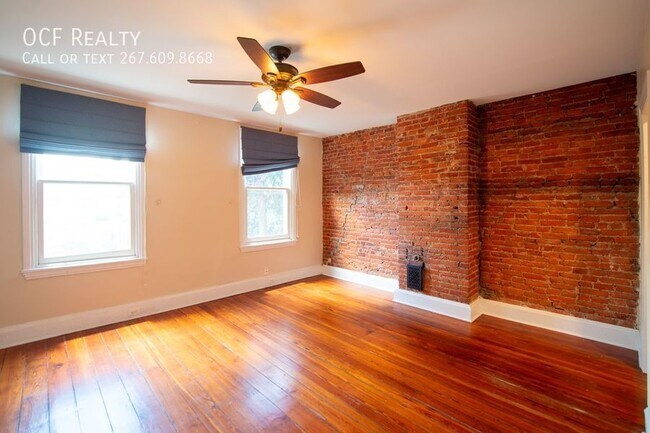 Building Photo - 2211 Bainbridge St