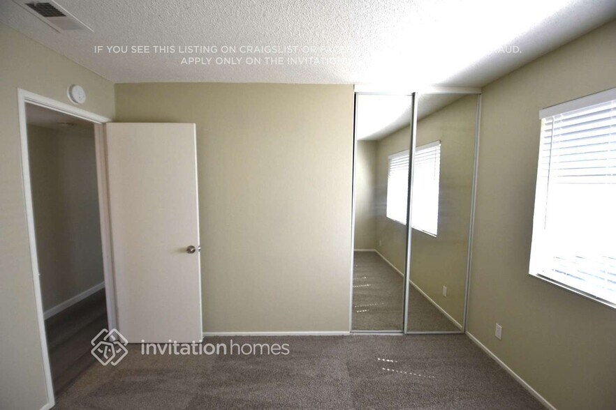 Building Photo - 525 Falcon Dr