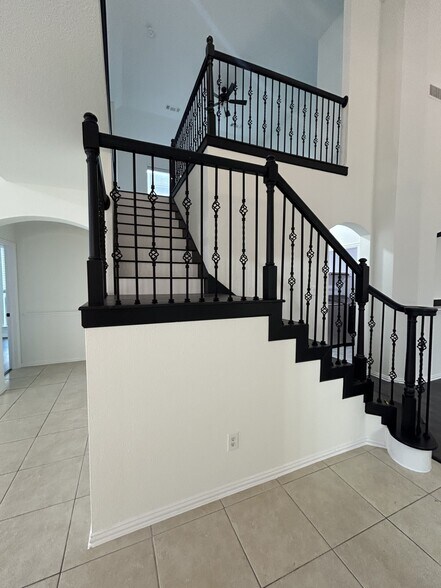 Building Photo - 412 Cypress Hill Dr