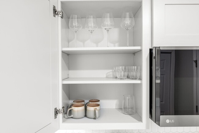 Building Photo - 420 Alpha St