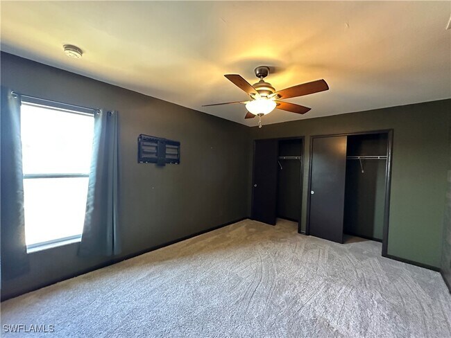 Building Photo - 8100 Allamanda Ct