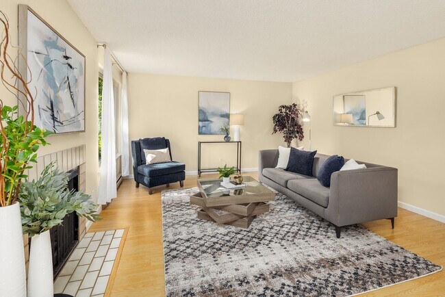 Building Photo - Spacious 2 bed, 1.25 bath, convenient loca...