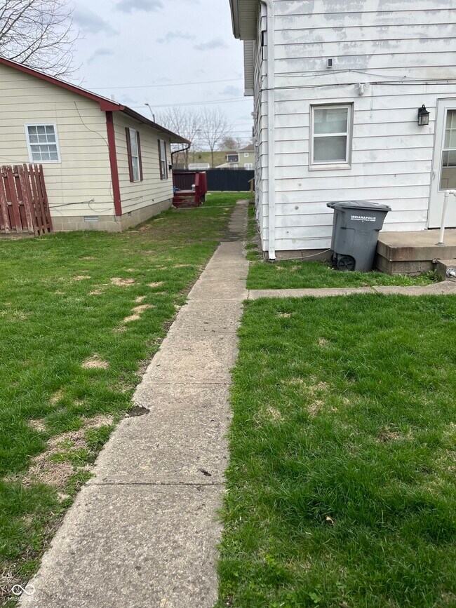 Building Photo - 1944 Shelby St