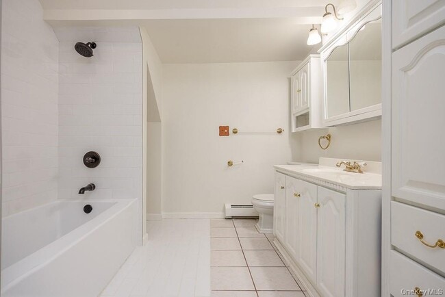 Building Photo - 17 Old Lake Rd