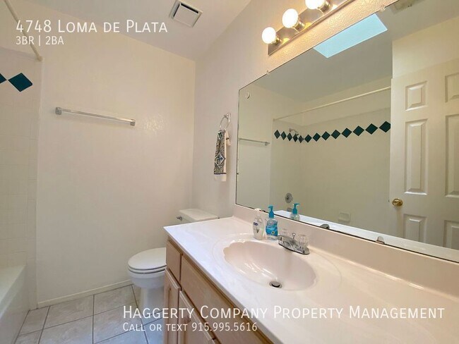 Building Photo - Northeast El Paso 3 Bed with Pool!