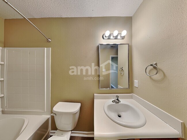 Building Photo - 1760 Blackmore Dr