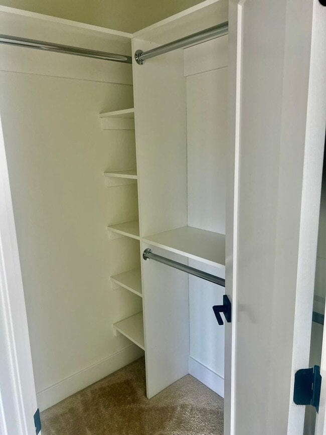 Building Photo - 202 18th St