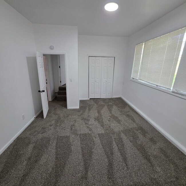 Building Photo - Spacious 4 bedrooms and 2 full baths home located on Holmes Rd in Kansas City, MO