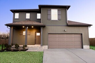 Building Photo - Charming Home With Eat In Kitchen, Granite Countertops, and Glass Door Tiled Shower