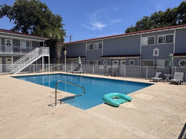 Building Photo - 1664 Beach Blvd