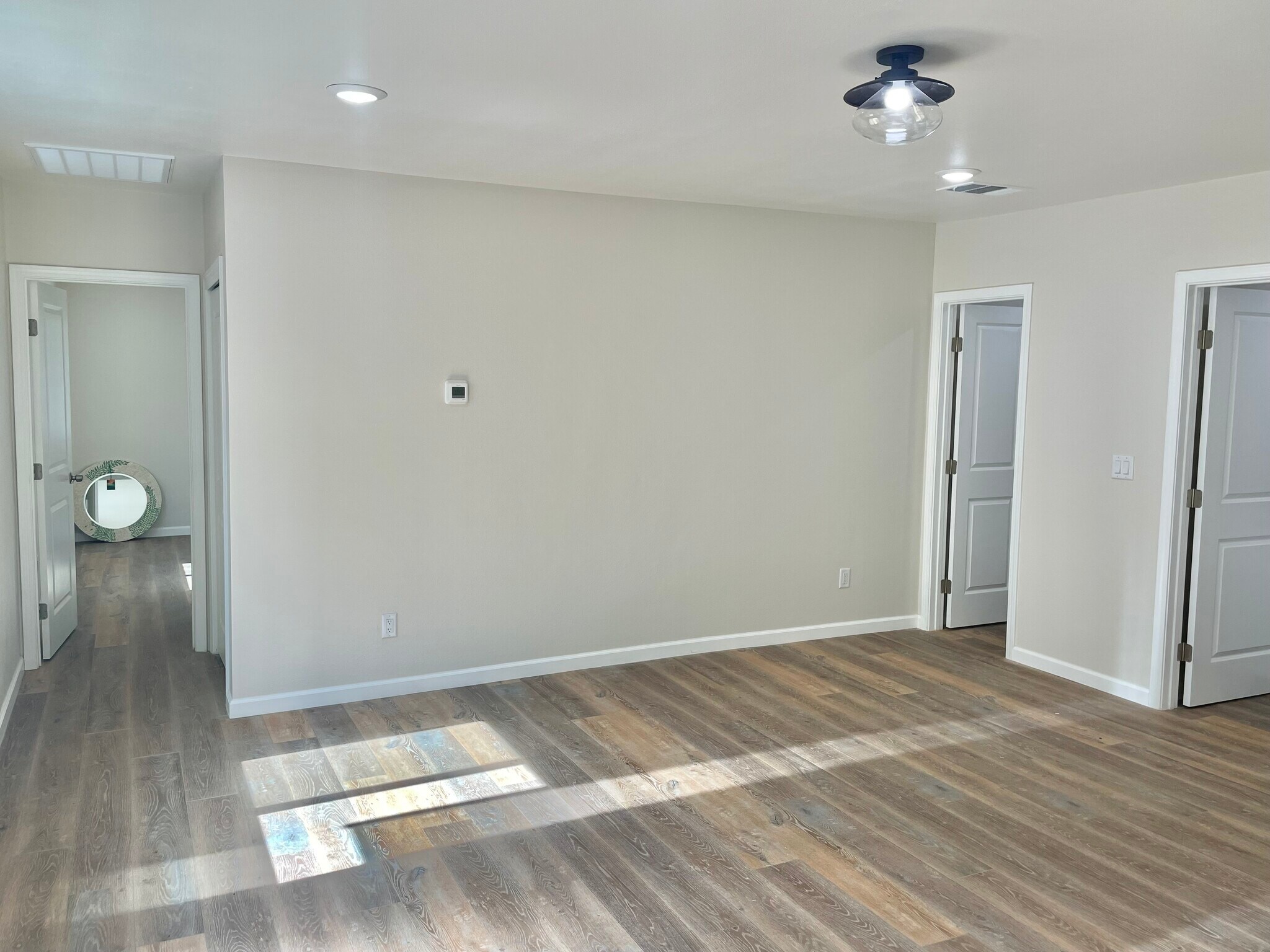 Building Photo - 1089 6th Ave