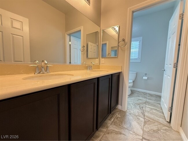 Building Photo - 132 Dunblane St