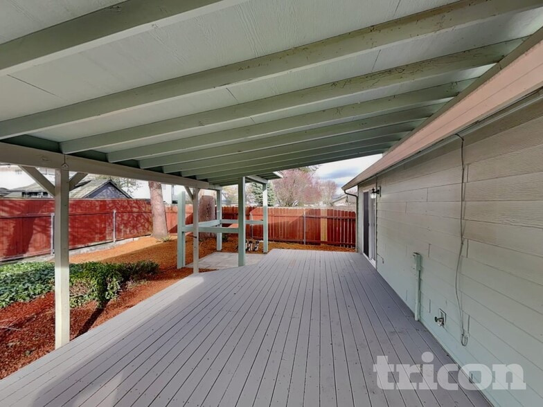 Building Photo - 16312 NE 12th St