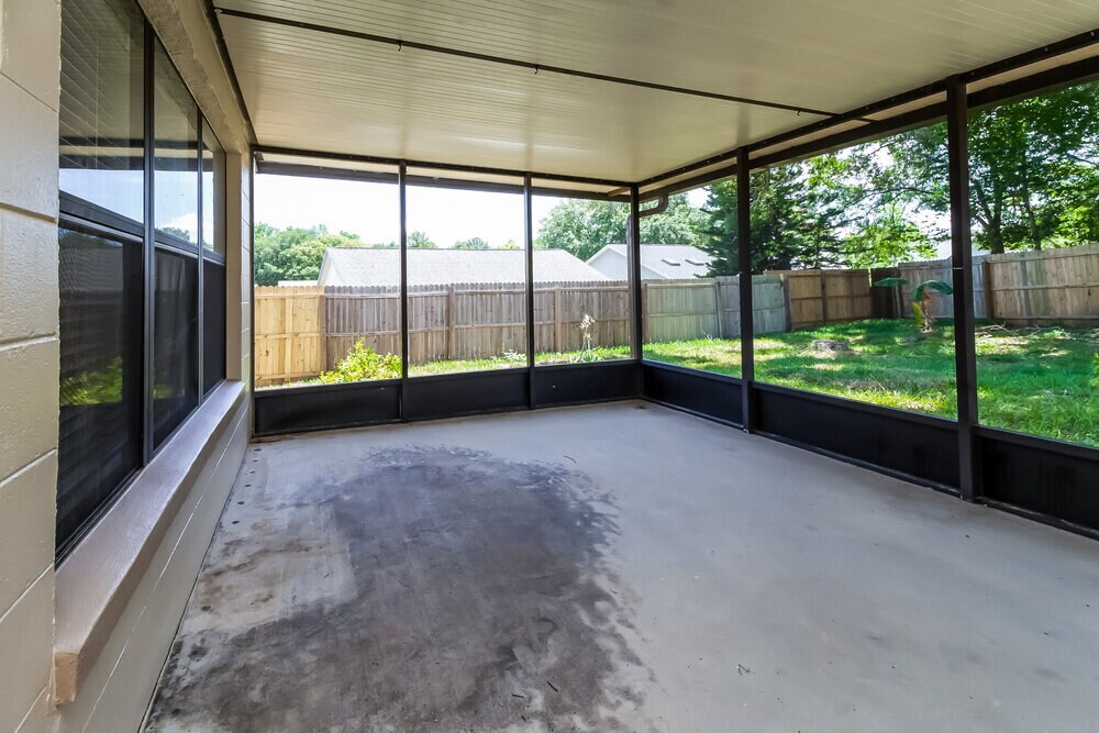 Building Photo - 1063 Alpug Ave