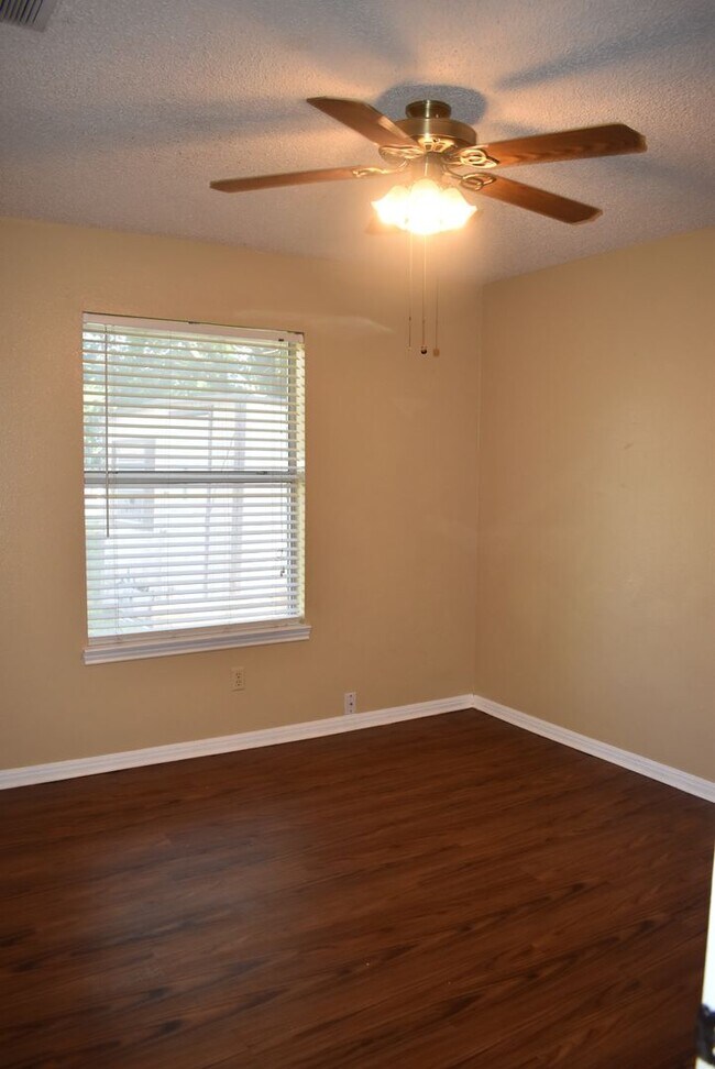 Building Photo - 3 Bedroom in Copperas Cove Established Neighborhood!