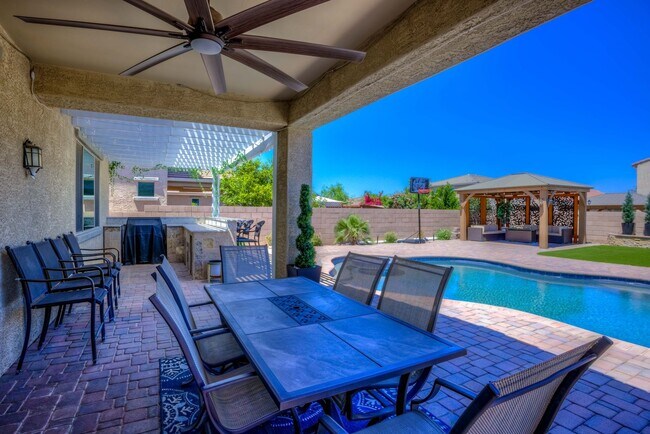 Building Photo - Stunning Home with Pool in La Estancia and...